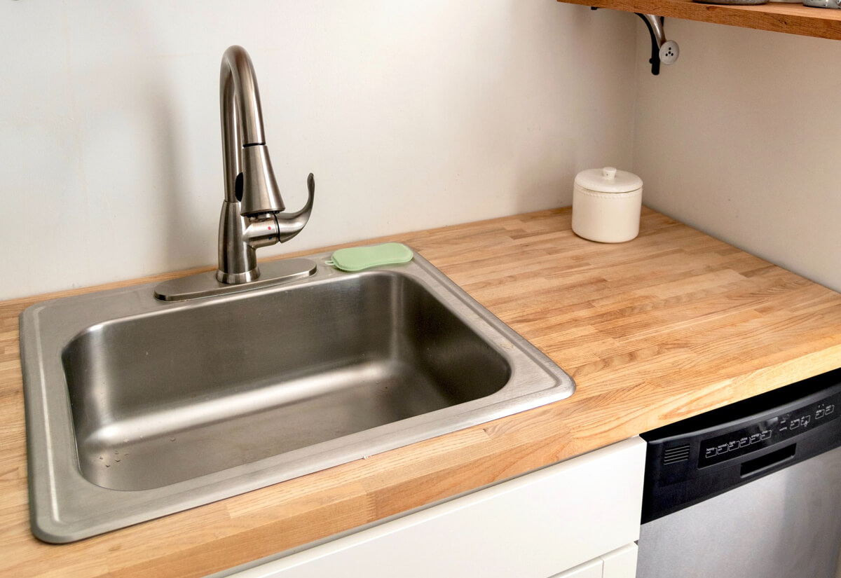 How to install the kitchen sink drain pipes 