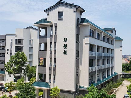 China Lesso Donates to Longshan Middle School